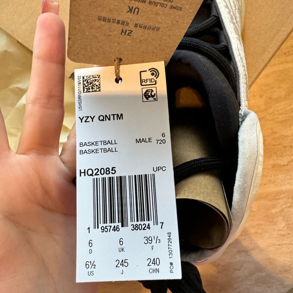 Yeezy Quantum - Picture 14 of 16